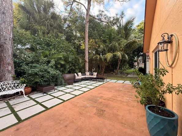 150 Paddock Lane, Greenacres FL 33413