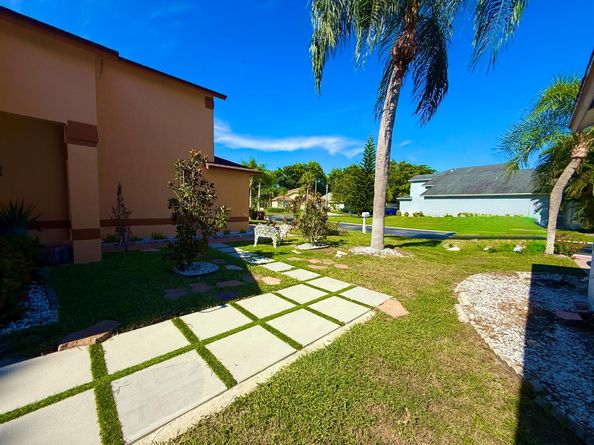 150 Paddock Lane, Greenacres FL 33413