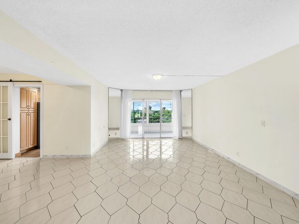 3524 Via Poinciana 604, Lake Worth FL 33467