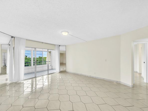 3524 Via Poinciana 604, Lake Worth FL 33467