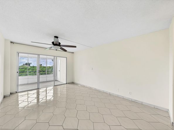 3524 Via Poinciana 604, Lake Worth FL 33467