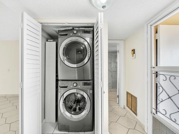 3524 Via Poinciana 604, Lake Worth FL 33467