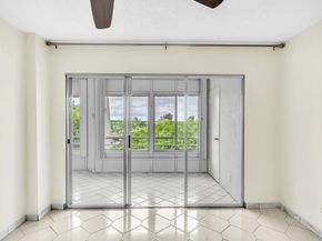 3524 Via Poinciana 604, Lake Worth FL 33467