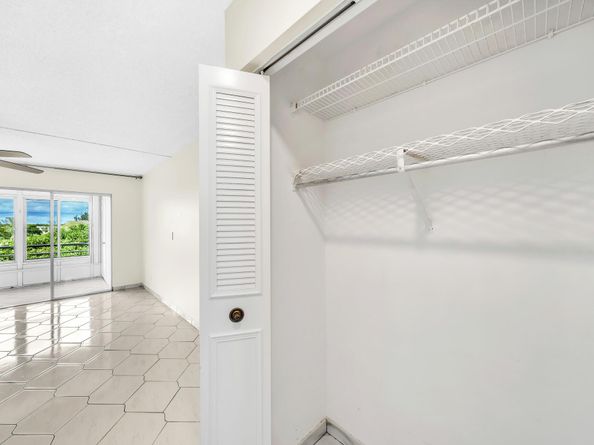 3524 Via Poinciana 604, Lake Worth FL 33467
