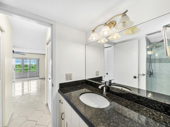 3524 Via Poinciana 604, Lake Worth FL 33467