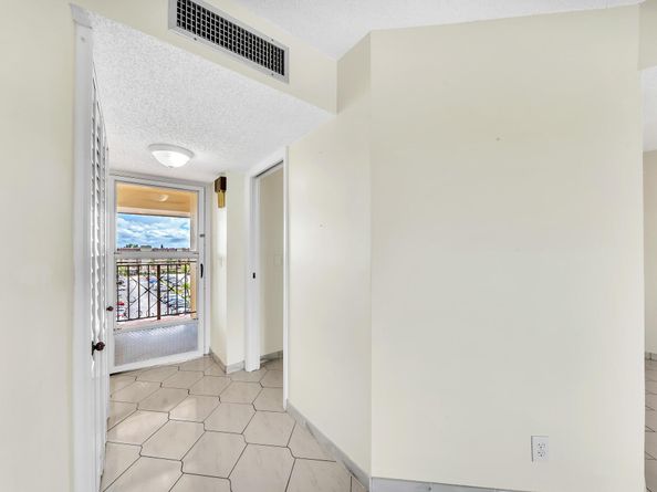 3524 Via Poinciana 604, Lake Worth FL 33467