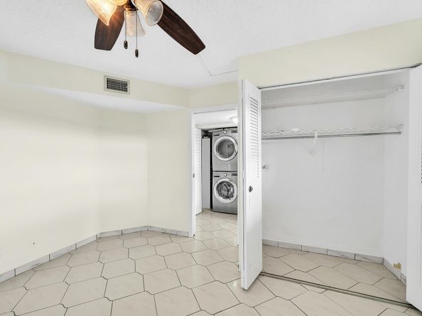 3524 Via Poinciana 604, Lake Worth FL 33467
