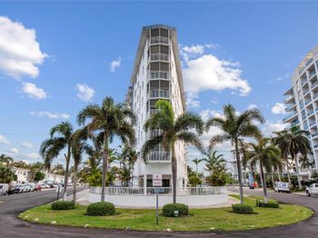 720 Bayshore Dr