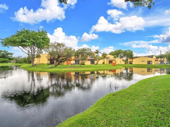 1550 NW 93rd Ave 297, Pembroke Pines FL 33024