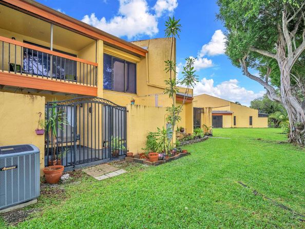1550 NW 93rd Ave 297, Pembroke Pines FL 33024