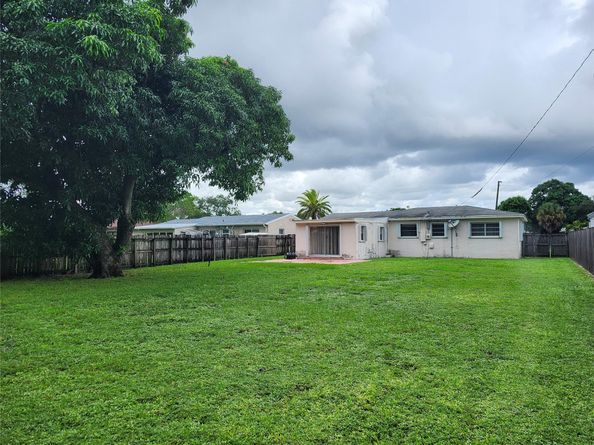 2830 Jackson St, Hollywood FL 33020