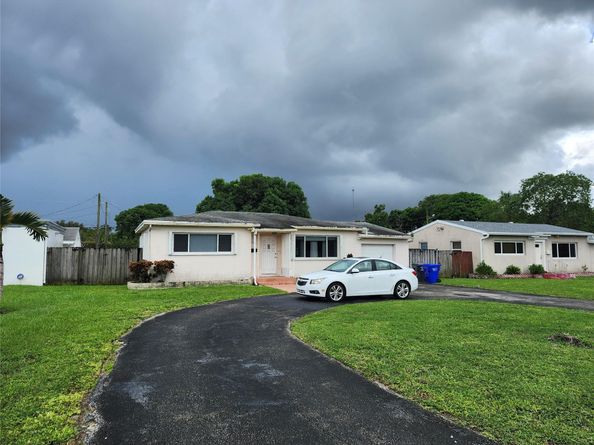 2830 Jackson St, Hollywood FL 33020
