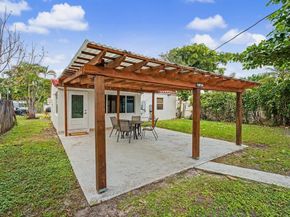 2530 Mckinley St, Hollywood FL 33020