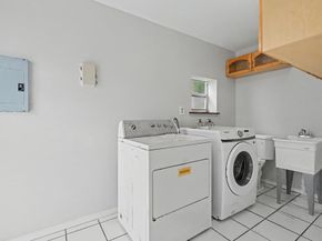 2530 Mckinley St, Hollywood FL 33020