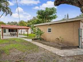 2530 Mckinley St, Hollywood FL 33020