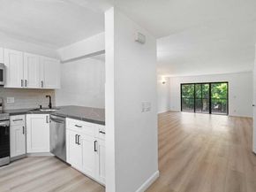341 Lakeview Drive 203, Weston FL 33326