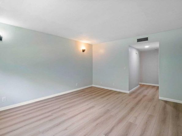 341 Lakeview Drive 203, Weston FL 33326