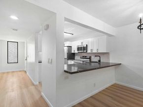 341 Lakeview Drive 203, Weston FL 33326