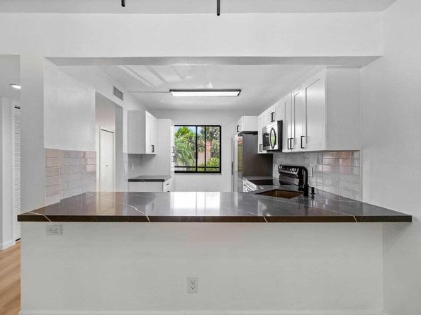 341 Lakeview Drive 203, Weston FL 33326