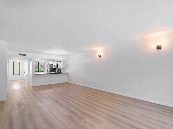 341 Lakeview Drive 203, Weston FL 33326