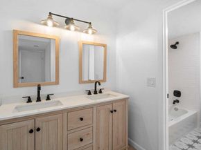 341 Lakeview Drive 203, Weston FL 33326