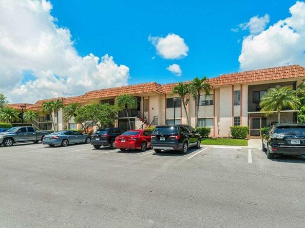 341 Lakeview Drive 203, Weston FL 33326