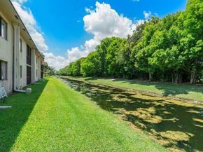 341 Lakeview Drive 203, Weston FL 33326