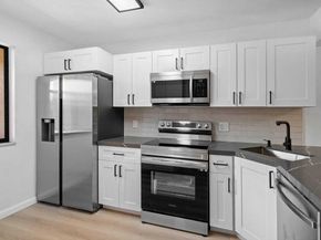 341 Lakeview Drive 203, Weston FL 33326