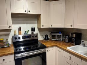31 Lake Arbor Dr, Palm Springs FL 33461