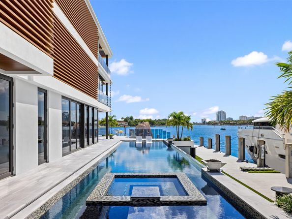 1845 SE 7th Street, Fort Lauderdale FL 33316