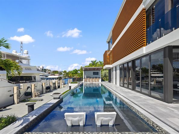 1845 SE 7th Street, Fort Lauderdale FL 33316