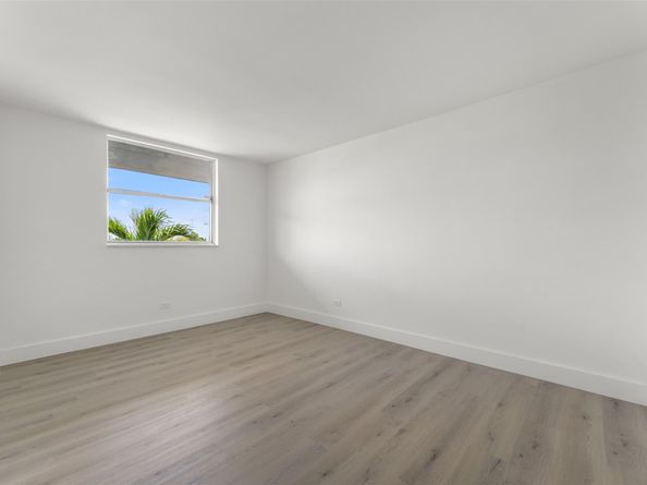 441 NE 195th St 302, Miami FL 33179