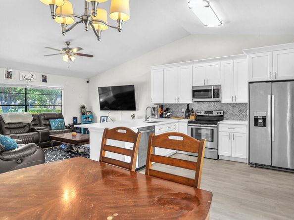 118 Sherwood Circle 8a, Jupiter FL 33458