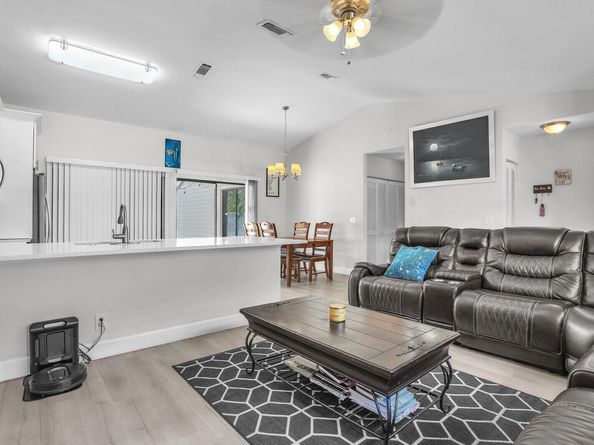 118 Sherwood Circle 8a, Jupiter FL 33458