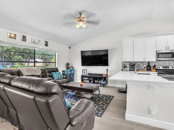 118 Sherwood Circle 8a, Jupiter FL 33458