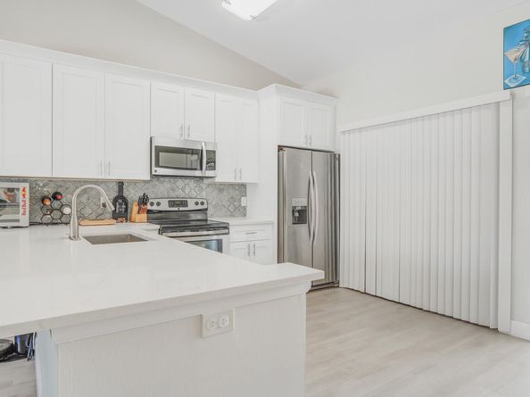 118 Sherwood Circle 8a, Jupiter FL 33458