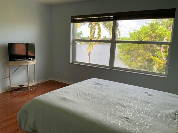 7835 Springfield Lake Drive, Lake Worth FL 33467