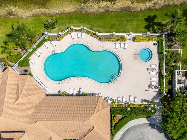 5021 Wiles Rd 202, Coconut Creek FL 33073