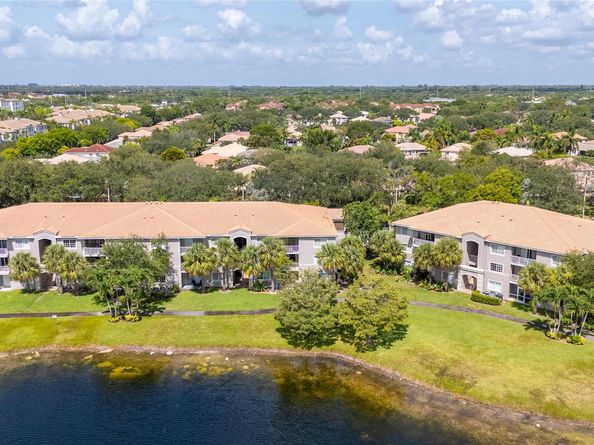 5021 Wiles Rd 202, Coconut Creek FL 33073