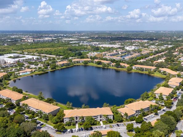 5021 Wiles Rd 202, Coconut Creek FL 33073