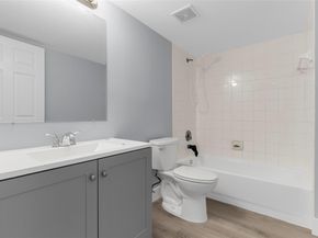 5021 Wiles Rd 202, Coconut Creek FL 33073