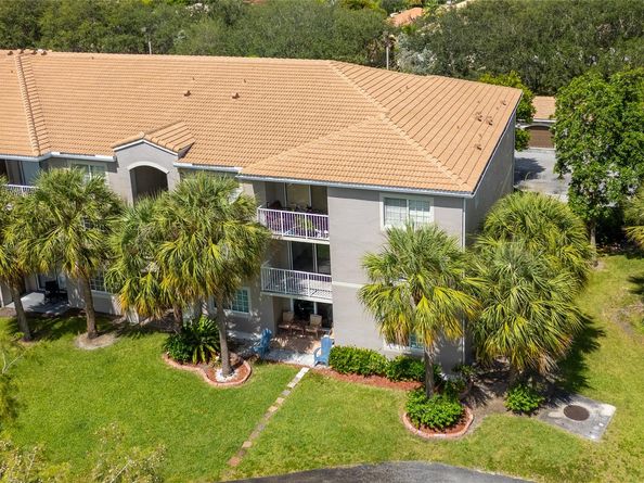 5021 Wiles Rd 202, Coconut Creek FL 33073