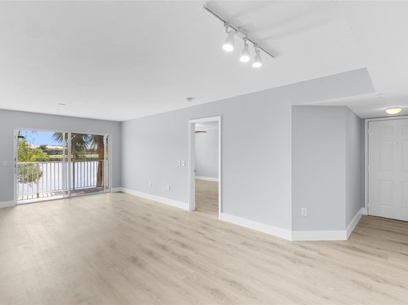 5021 Wiles Rd 202, Coconut Creek FL 33073