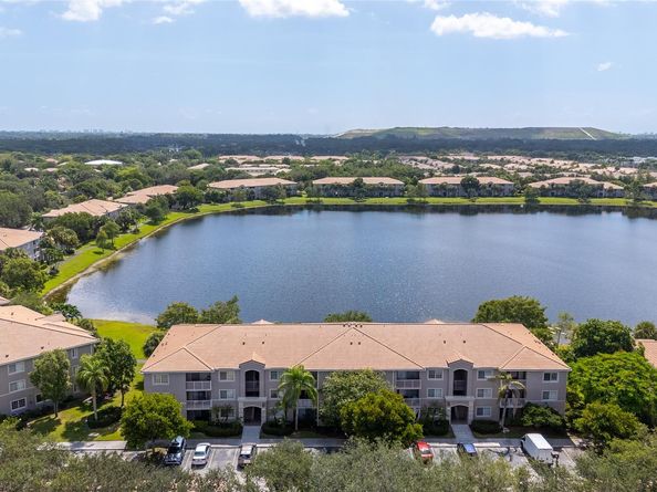 5021 Wiles Rd 202, Coconut Creek FL 33073