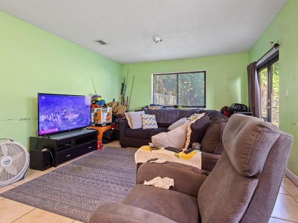 4024 NW 23rd Ct, Miami FL 33142