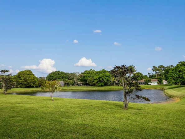 6301 Silver Moon Ln, Greenacres FL 33463