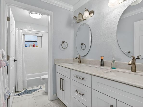 5928 NW 77th Ter, Parkland FL 33067