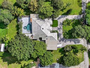 5928 NW 77th Ter, Parkland FL 33067