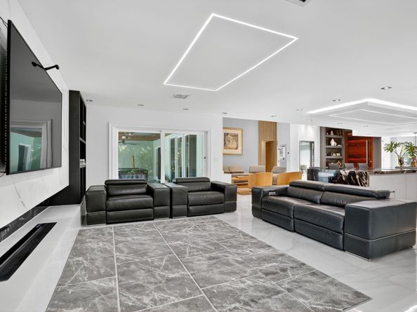 5928 NW 77th Ter, Parkland FL 33067