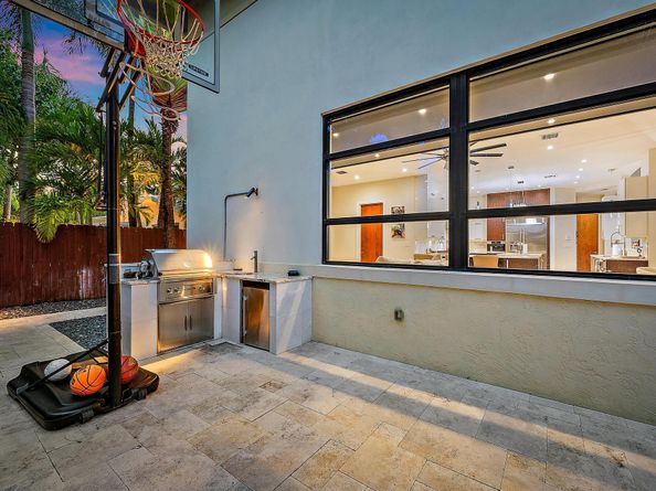 2832 NE 21st Court, Fort Lauderdale FL 33305
